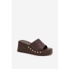 Dámske papuče na platforme so zlatými sponami hnedé arionne / 78-200 COFFEE (Veľkosť 36)