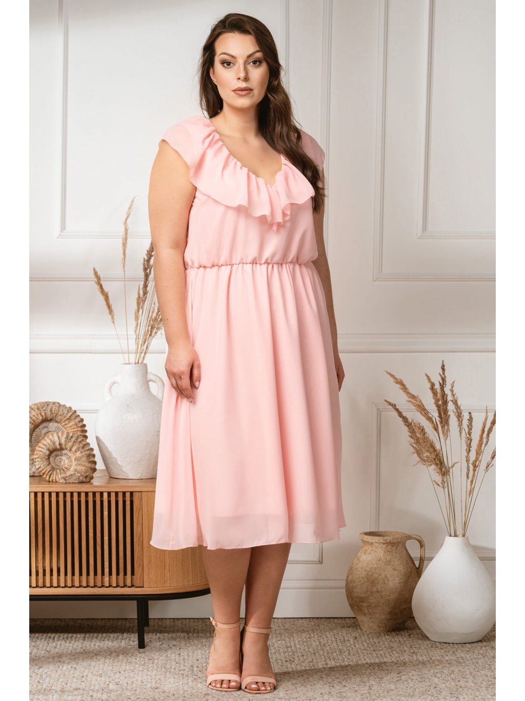 Krátke elegantné vzdušné šifónové šaty s volánom pre moletky Donna púdrovo ružové