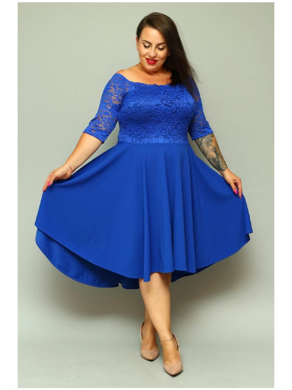 Krátke spoločenské čipkované šaty pre moletky Camille kráľovské modré s hladkou sukňou