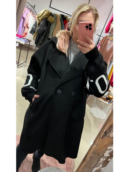Pohodlný oversize kabát na gombík pre moletky Zaina čierny