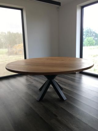 Jídelní stůl SPIDER 180🕷️ Vyrobený na míru. Průměr 180cm Tmavý odstín Tento stůl, byla pro nás velká výzva, ale podařilo...