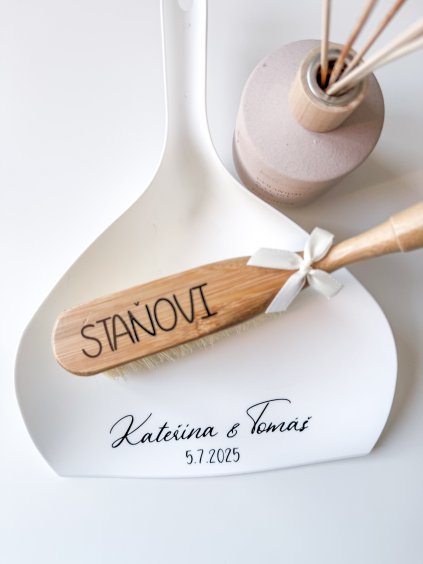 Personalizovaný svatební smetáček a lopatka – sada pro zametání střepů