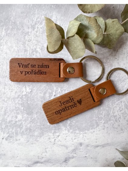 Pánská dřevěná klíčenka s gravírováním