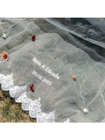 Personalizovaný nápis na svatební závoj