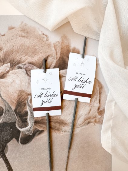 Svatební kartička na prskavky se škrtátkem – „Ať láska září“