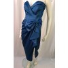 Modré koktejlové šaty bez ramínek