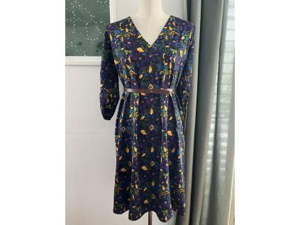 Šaty s řaseným rukávem