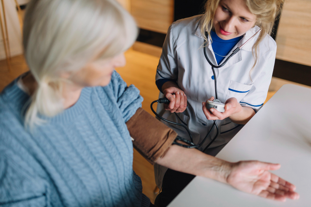 Prvá pomoc pri vysokom tlaku: 7 jednoduchých krokov, ktoré fungujú okamžite