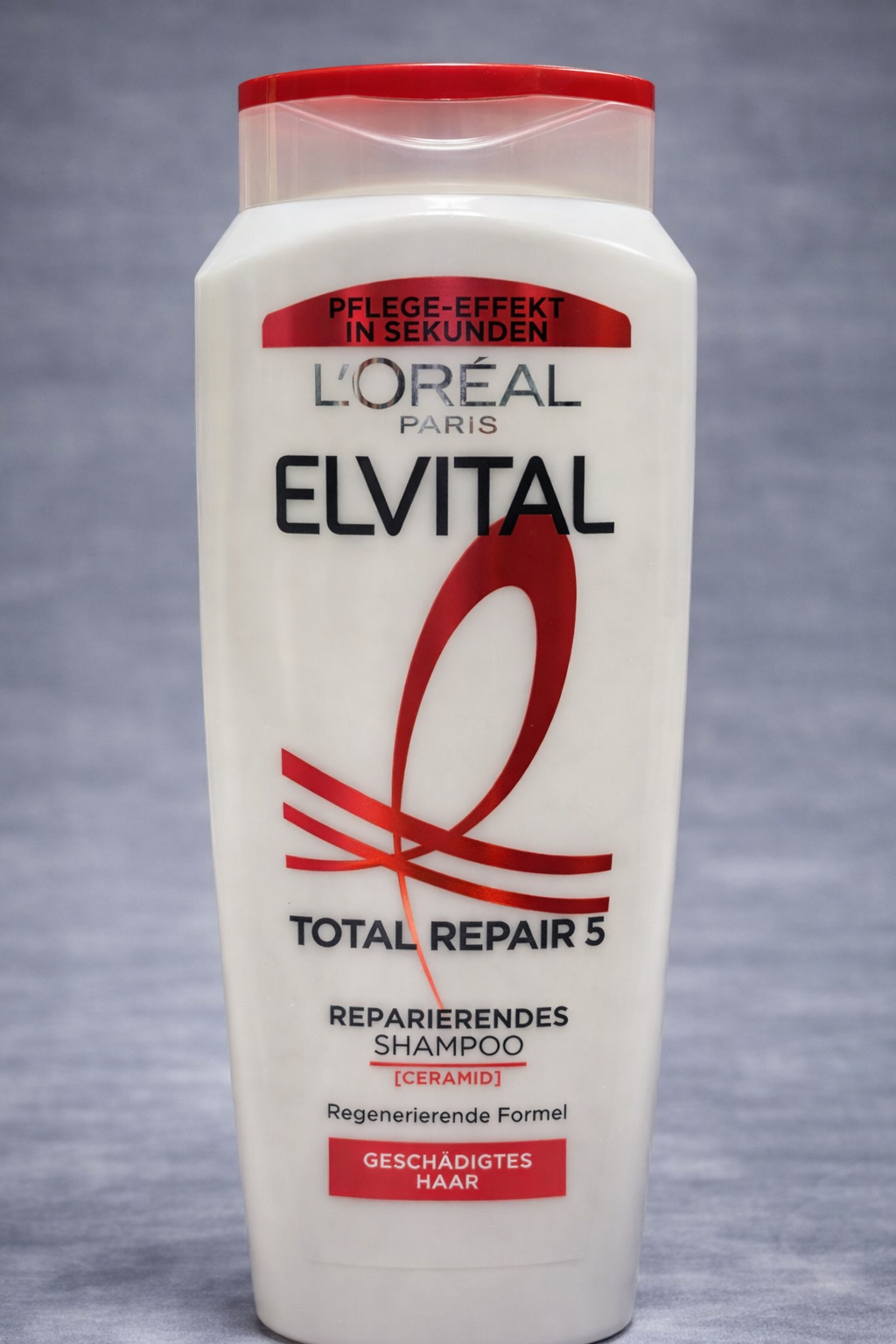 E-shop L'Oréal L’Oréal Paris Elvital Total Repair 5 – regeneračný šampón pre poškodené vlasy (300 ml)