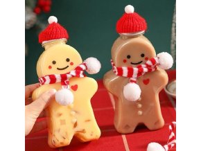 Lahev s vánočním motivem se šálou a čepicí