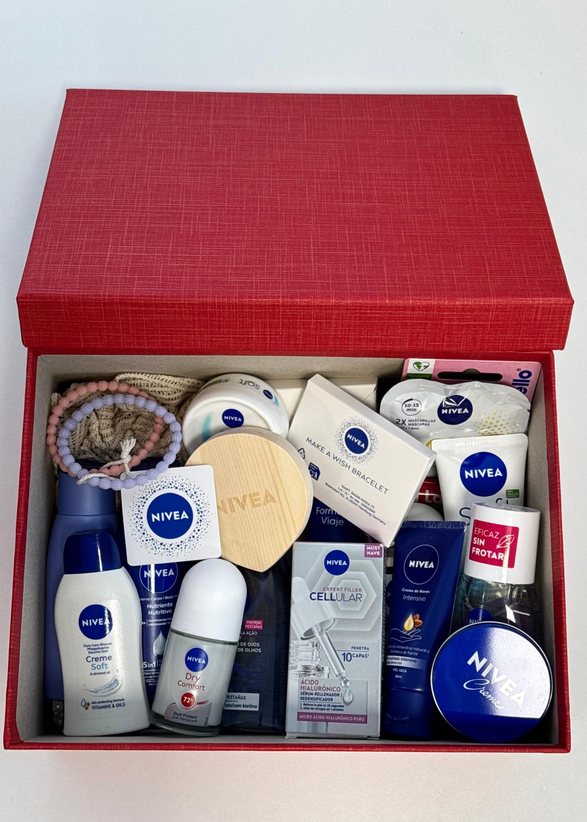 Nivea adventní kalendář 2025 (2 Dvířka na kalendáři jsou otevřena)