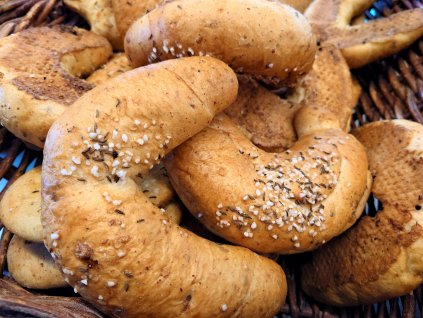 Škvarkový rohlík 82 g (pekárna PeDu)