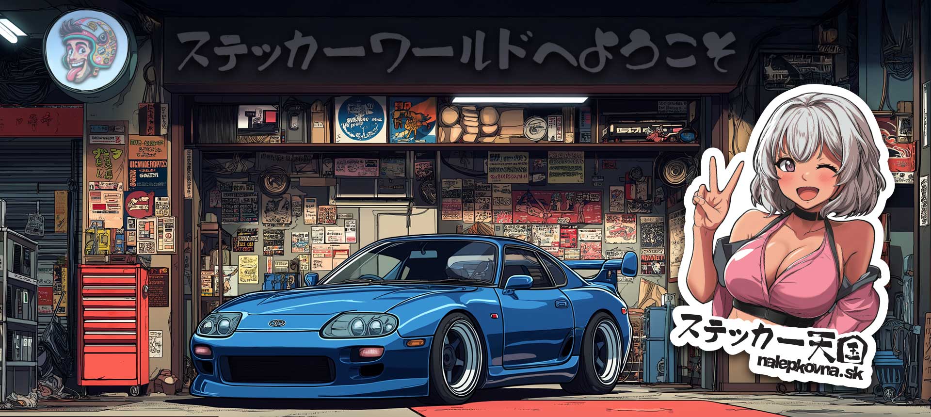 Na obrázku je garáž v japonskom štýle s automobilom Toyota Supra v popredí, ktorý je modrej farby so športovým vzhľadom, zadným spojlerom a výraznými diskami. Garáž je plná detailov ako plagáty, nástenné reklamy, náradie a červená skrinka na nástroje. Nad