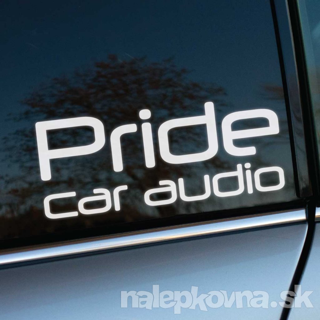 Biela nálepka „Pride car audio“ s moderným písmom nalepená na tmavom bočnom okne auta. Táto nálepka reprezentuje značku Pride, známeho výrobcu špičkových audio systémov pre automobily, ktorá sa špecializuje na výkon, kvalitu a dokonalý zvuk. Jednoduchý, ale elegantný dizajn vytvára profesionálny vzhľad, ktorý vyniká na tmavom pozadí. Strieborná karoséria auta pridáva na štýlovosti a ladí s čistým vzhľadom nálepky. Ideálne pre audiofilov a tuningových nadšencov, ktorí chcú vyzdvihnúť svoj výnimočný vkus pre zvukové systémy.  Kľúčové slová: nálepka Pride car audio, audio systém, automobilové reproduktory, tuningové doplnky, nálepky na auto, kvalitný zvuk.