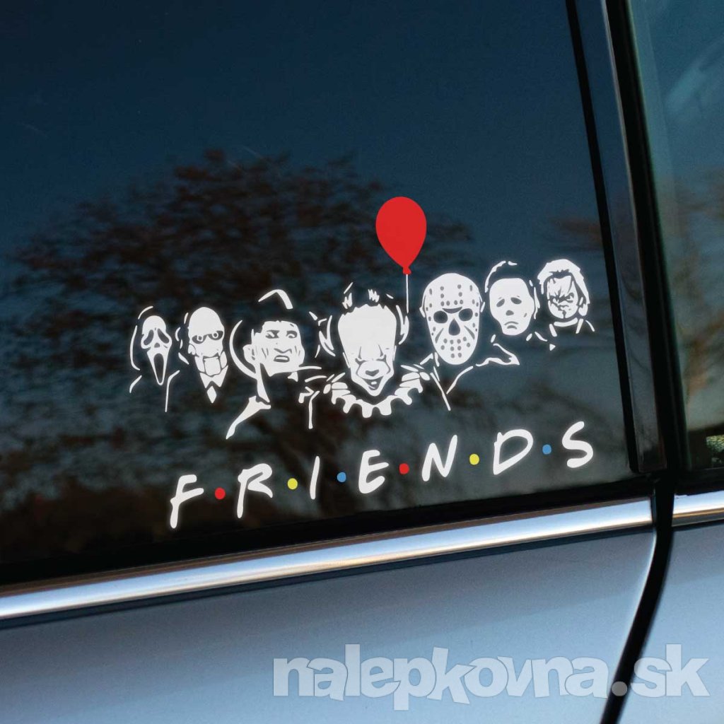 Tlačená nálepka na auto s hororovými postavami v štýle loga FRIENDS, doplnená červeným balónikom.