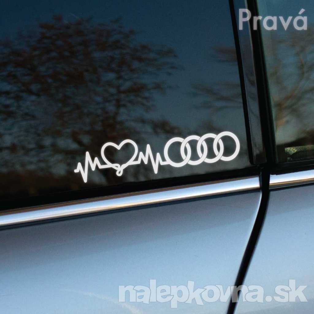 Plotrovaná nálepka s motívom EKG línie, ktorá prechádza do tvaru srdca a štyroch kruhov Audi, symbolizujúca vášeň pre značku.