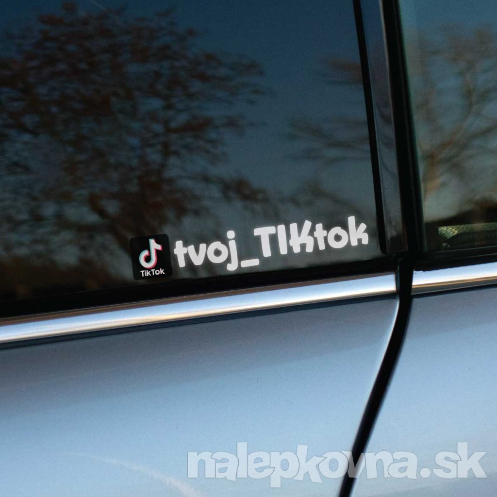 Plotrovaná nálepka na auto s TikTok menom a ikonou aplikácie, štýlový a praktický doplnok na propagáciu profilu.
