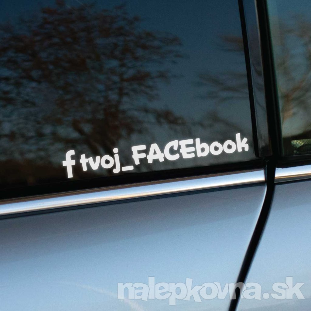Plotrovaná nálepka na auto s Facebook logom a menom účtu – jednoduchý a účinný spôsob, ako propagovať svoj profil na cestách.