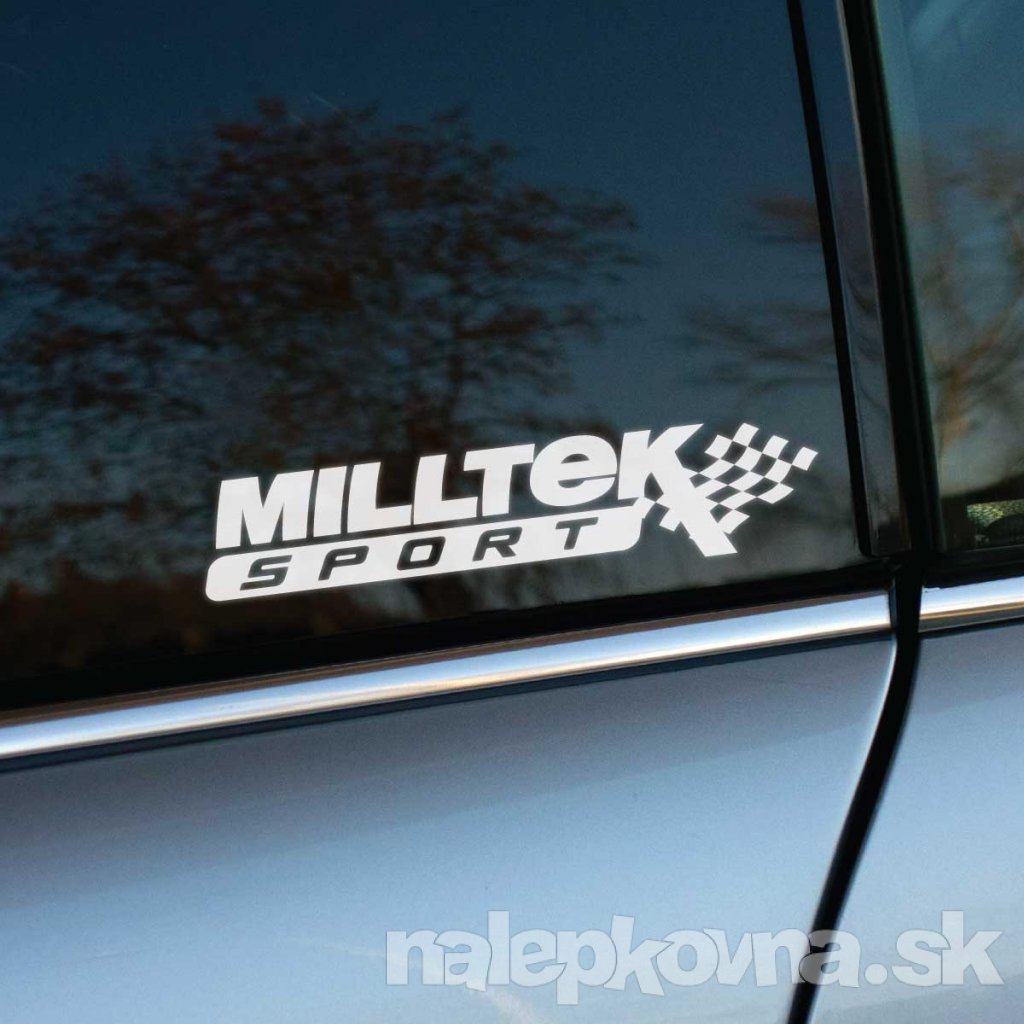 Biela nálepka „Milltek Sport“ s dynamickým logom a šachovnicovým motívom na konci slova „Sport“ je nalepená na tmavom bočnom okne auta. Dizajn symbolizuje závodnú energiu a výkon, ktoré značka Milltek Sport prináša prostredníctvom svojich špičkových výfukových systémov. Ostré línie a šachovnica vytvárajú športový charakter, pričom kontrast medzi bielym logom a tmavým sklom zaisťuje výraznú viditeľnosť. Strieborná karoséria auta pridáva na elegancii a profesionálnom vzhľade. Ideálne pre motoristov a tuningových nadšencov, ktorí milujú vysoký výkon a zvuk.    Kľúčové slová: nálepka Milltek Sport, výfukové systémy, tuningové doplnky, športový dizajn, nálepky na auto, motoršport.