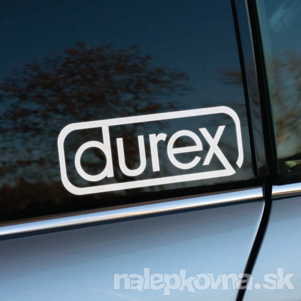 Biela nálepka s logom „Durex“, ktorá svojím minimalistickým dizajnom a zaobleným rámikom okolo textu pôsobí štýlovo a zároveň odľahčene. Umiestnená na bočnom okne auta, táto nálepka pridáva vozidlu vtipný a originálny charakter, ideálny pre tých, ktorí ocenia kreatívny humor. Kontrast s tmavým sklom zabezpečuje, že nálepka bude dobre viditeľná a zaujme na prvý pohľad. Vyrobená z kvalitného materiálu, nálepka je odolná voči poveternostným podmienkam, čo z nej robí trvácny a zábavný doplnok.    **Kľúčové slová:** nálepka na auto, Durex logo, vtipná nálepka, biela nálepka, samolepka na sklo, tuning auta, originálny dizajn, dekorácia na auto, kvalitné nálepky, personalizácia auta, minimalistický dizajn, kreatívne nálepky, štýlové nálepky, nálepky na okno auta, humor na auto.