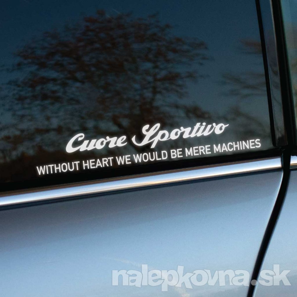 Plotrovaná nálepka s textom „Cuore Sportivo“ a citátom „Without heart we would be mere machines“, štýlový dvojriadkový dizajn.