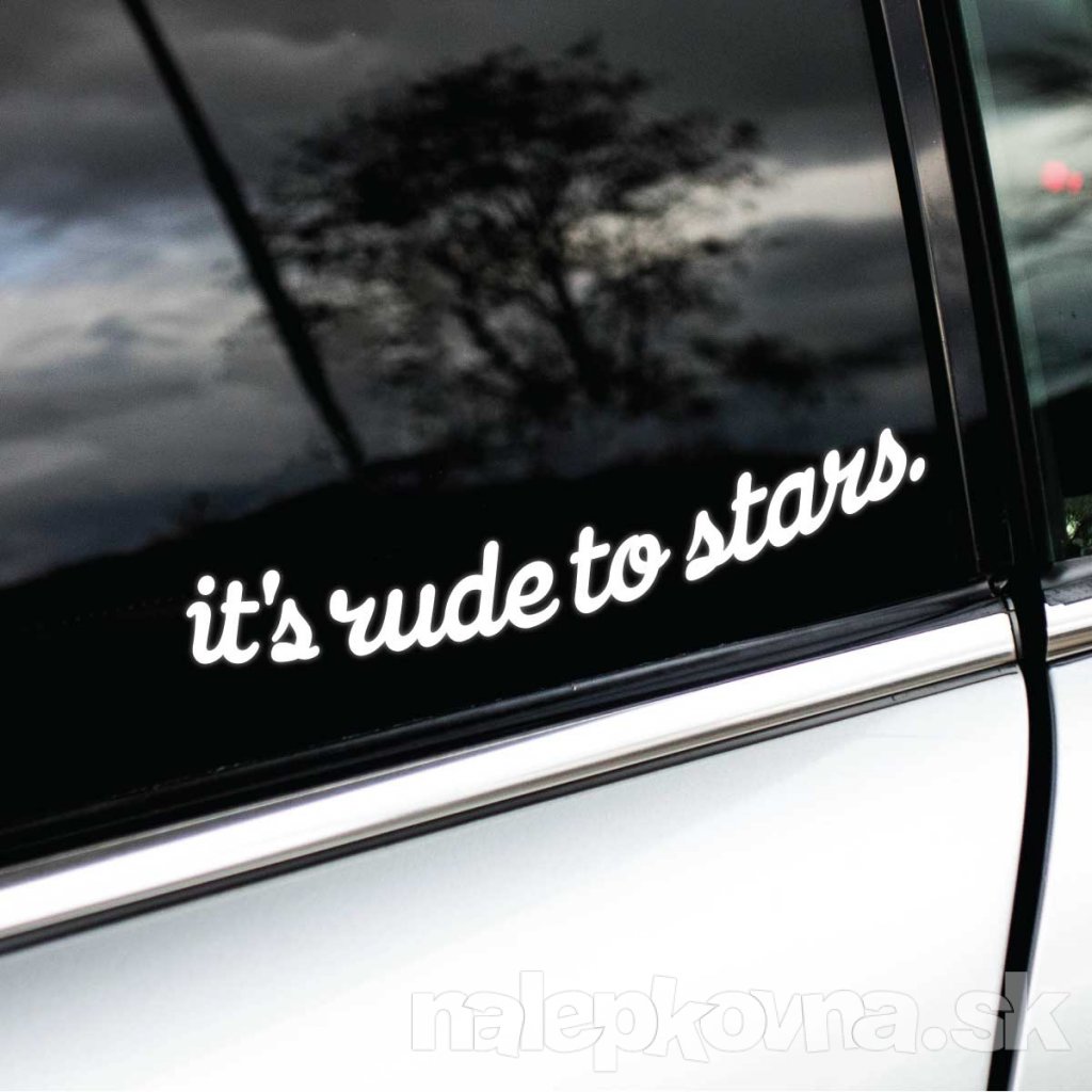 Táto nálepka „it’s rude to stars.“ obsahuje jemný a vtipný odkaz, ktorý pridáva autu jedinečný charakter. Neobvyklý text v kombinácii s jednoduchým dizajnom vyvolá úsmev a pritiahne pozornosť. Ideálna pre vodičov, ktorí majú radi originálne detaily a chcú svojmu autu dodať nádych humoru a originality.