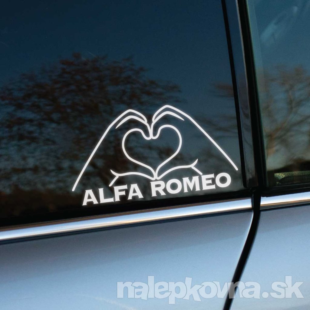 Plotrovaná nálepka s nápisom Alfa Romeo a siluetou dvoch rúk tvorených do tvaru srdca, vhodná pre fanúšikov značky.
