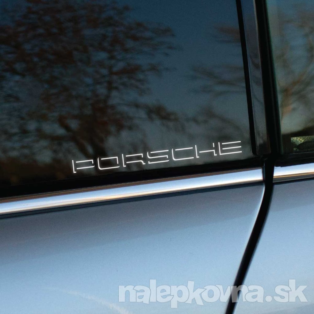 3323 Phantom Plotrovaná nálepka s logom Porsche, elegantný nápis v tenkom technickom písme s charakteristickým rozostupom medzi písmenami.
