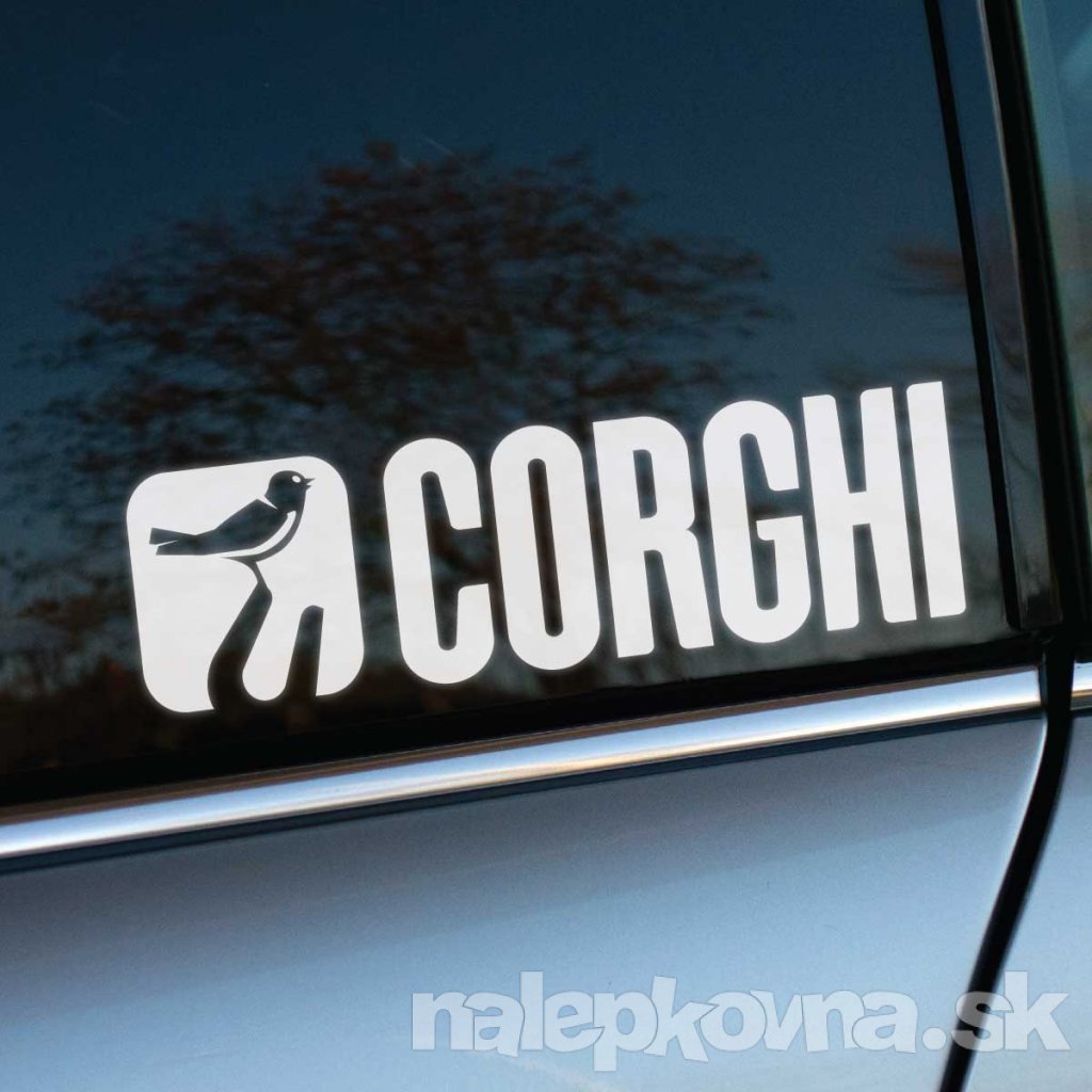 Biela nálepka „Corghi“ s elegantným logom, ktoré zobrazuje vtáka v modernom grafickom štýle, nalepená na tmavom bočnom okne auta. Tento dizajn spája jednoduchosť a symboliku, čím vytvára jedinečný vizuálny prvok. Tmavé sklo zvýrazňuje čisté línie loga a textu, zatiaľ čo strieborná karoséria auta pridáva na sofistikovanosti. Ideálne pre motoristov a profesionálov, ktorí chcú propagovať renomovanú značku vybavenia pre servisné dielne alebo zvýrazniť svoj štýl. Kľúčové slová: nálepka Corghi, logo s vtákom, dizajnové nálepky na auto, štýlové doplnky, personalizácia vozidla.