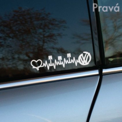 Nálepka VW trojvalec s EKG motívom, srdcom a piestami, určená na pravú stranu auta.