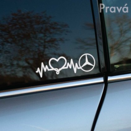 Na fotografii je detailný záber na bočné okno auta Mercedes, na ktorom je nalepená biela nálepka s motívom EKG vlny, srdca a logom Mercedesu. Táto nálepka je elegantným a štýlovým doplnkom, ktorý vyjadruje lásku k tejto prestížnej automobilovej značke. Perfektný spôsob, ako personalizovať svoje vozidlo Mercedes a prejaviť svoju vášeň pre kvalitné automobily. Ideálne pre majiteľov Mercedesu, tuningových nadšencov a automobilových fanúšikov.