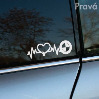 Biela nálepka na pravom okne auta BMW zobrazuje srdcový tep s motívom lásky k tejto značke. Nálepka je umiestnená na tmavom skle, čo jej dodáva výrazný kontrast a moderný vzhľad. Perfektný doplnok pre všetkých fanúšikov BMW, ktorí chcú prejaviť svoju vášeň pre túto automobilovú značku štýlovo a originálne. Ideálna dekorácia pre osobné auto, ktorá pritiahne pozornosť a dodá vozidlu osobitý šarm.