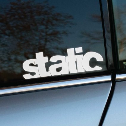 Plotrovaná nálepka „static“ s výrazným tučným písmom, ideálna pre znížené autá bez vzduchového podvozku.
