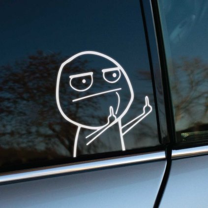 Plotrovaná nálepka meme postavička so vztýčenými prostredníkmi, jednoduchý líniový dizajn s provokatívnym výrazom.