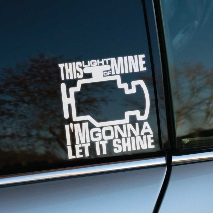 Plotrovaná nálepka s ikonou kontrolky motora a textom „This Light of Mine I’m Gonna Let It Shine“, vtipný motív.