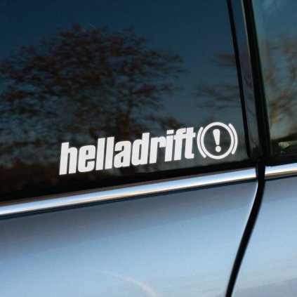 Plotrovaná nálepka helladrift – Nápis s ikonou výstražného symbolu bŕzd, stvorená pre fanúšikov driftu a zadného náhonu.