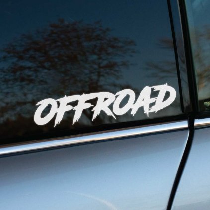 Plotrovaná nálepka „Offroad“ s drsným, dynamickým textovým dizajnom. Ideálna nálepka na auto pre nadšencov terénnej jazdy a dobrodružstiev.