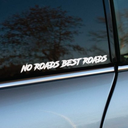 Plotrovaná nálepka „No Roads Best Roads“ s elegantným textovým dizajnom. Skvelá nálepka na auto pre offroad jazdcov a dobrodruhov.