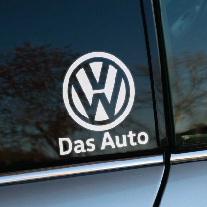 Plotrovaná nálepka Volkswagen loga s textom „Das Auto“ na bočné okno auta.