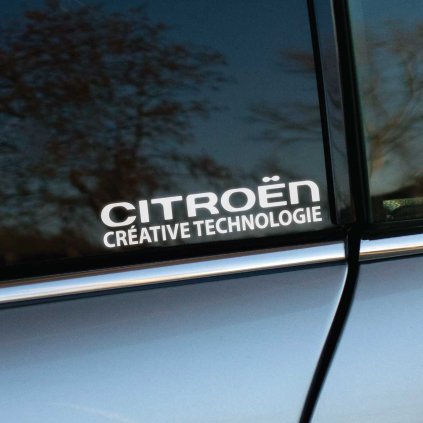 Plotrovaná nálepka s dvojriadkovým nápisom CITROËN CRÉATIVE TECHNOLOGIE vyvedeným v modernom bezpätkovom písme.