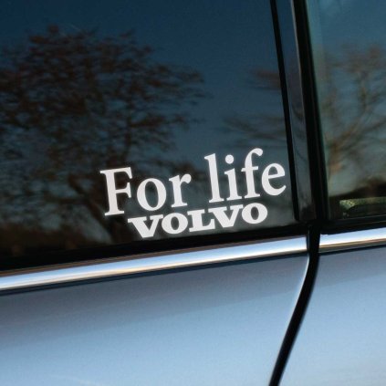 Plotrovaná nálepka s nápisom „For life VOLVO“ v elegantnom písme. Štýlový doplnok na auto pre fanúšikov značky Volvo.