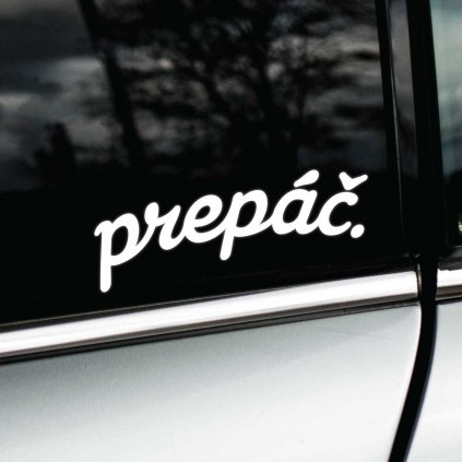 Humorná biela nálepka „prepáč.“ na okne auta pôsobí milo a vtipne, akoby vodič vopred ospravedlňoval svoj štýl jazdy alebo malé pochybenia na ceste. Jednoduchý dizajn a písmo dodávajú nálepke jemný a nenútený vzhľad, ktorý určite vyvolá úsmev u ostatných šoférov. Ideálna voľba pre tých, ktorí chcú do svojho auta pridať trochu osobnosti a humoru.