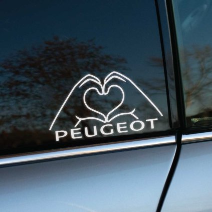 Kreatívna nálepka na zadnom okne auta s nápisom „Peugeot“ zobrazuje ruky, ktoré vytvárajú srdce. Táto jedinečná dekorácia je perfektná pre majiteľov Peugeot, ktorí chcú prejaviť svoju náklonnosť k svojmu vozidlu. Skvelý spôsob, ako zvýrazniť váš osobný štýl a dodať vášmu autu originálny vzhľad pomocou kvalitných auto nálepiek.