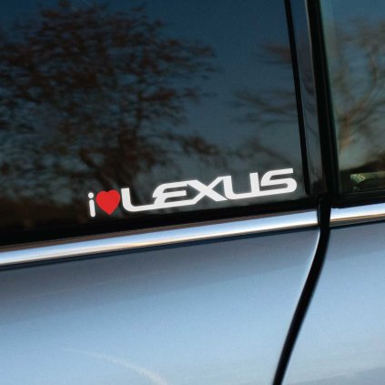 Plotrovaná nálepka s textom „I ❤️ LEXUS“, kde srdce je červené. Skvelý doplnok pre fanúšikov luxusných vozidiel Lexus, vhodný na auto alebo inú hladkú plochu.