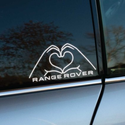 Elegantná nálepka na zadnom okne auta Range Rover zobrazuje siluetu rúk vytvárajúcich srdce. Táto štýlová dekorácia pridáva osobný dotyk a lásku k značke vozidla. Ideálna voľba pre majiteľov, ktorí chcú vyjadriť svoju vášeň a jedinečný vkus prostredníctvom vkusných auto nálepiek.