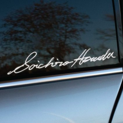 Plotrovaná nálepka s podpisom Soichiro Honda v elegantnom rukopisnom štýle, ideálna pre nadšencov značky Honda.