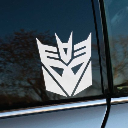 Plotrovaná nálepka na auto s ikonickým logom Autobotov zo série Transformers v ostro rezanom futuristickom štýle.