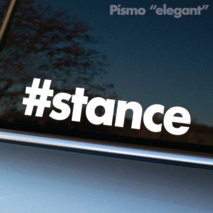Na fotografii je biela nálepka „#stance“ v jednoduchom a elegantnom písme, nalepená na okne auta so sivou karosériou. Tento dizajn je určený pre fanúšikov „stance“ kultúry, ktorí uprednostňujú čistý a minimalistický štýl. „Stance“ odkazuje na automobilovú subkultúru zameranú na úpravy podvozku, kolesá a celkový postoj auta. Nálepka je ideálnym doplnkom pre tých, ktorí chcú vyjadriť svoju vášeň pre tuning a upravené autá, ale zároveň preferujú decentnú a vkusnú prezentáciu.