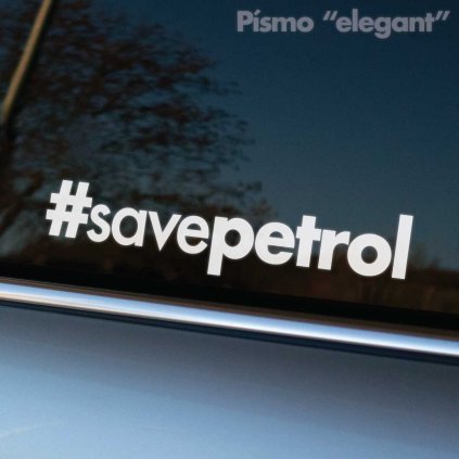 Biela nálepka s textom „#savepetrol“ v písme „elegant“ je nalepená na okne auta. Táto moderná a jednoduchá nálepka s populárnym hashtagom je vhodná pre vodičov, ktorí chcú vyjadriť svoj postoj k šetreniu paliva alebo podporujú ekologickejší spôsob jazdy. Štýlový dizajn dodáva autu čistý a elegantný vzhľad, pričom nesie posolstvo o udržateľnosti a efektívnej jazde.