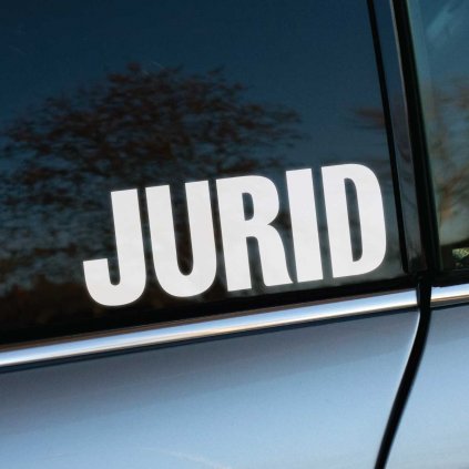 Veľká biela nálepka „JURID“ na okne auta reprezentuje vysokú kvalitu a spoľahlivosť značky špecializujúcej sa na brzdové komponenty. Jednoduchý a odvážny dizajn nálepky vyniká na tmavom pozadí skla a okamžite pritiahne pozornosť. Táto nálepka je ideálna pre motoristov, ktorí chcú zdôrazniť technickú dokonalosť a profesionalitu svojho vozidla.  **Kľúčové slová:** nálepka na auto, JURID nálepka, brzdové systémy, kvalitné autodiely, tuningové doplnky, štýlové nálepky na okno, personalizácia auta, automobilové príslušenstvo, spoľahlivé diely pre autá.